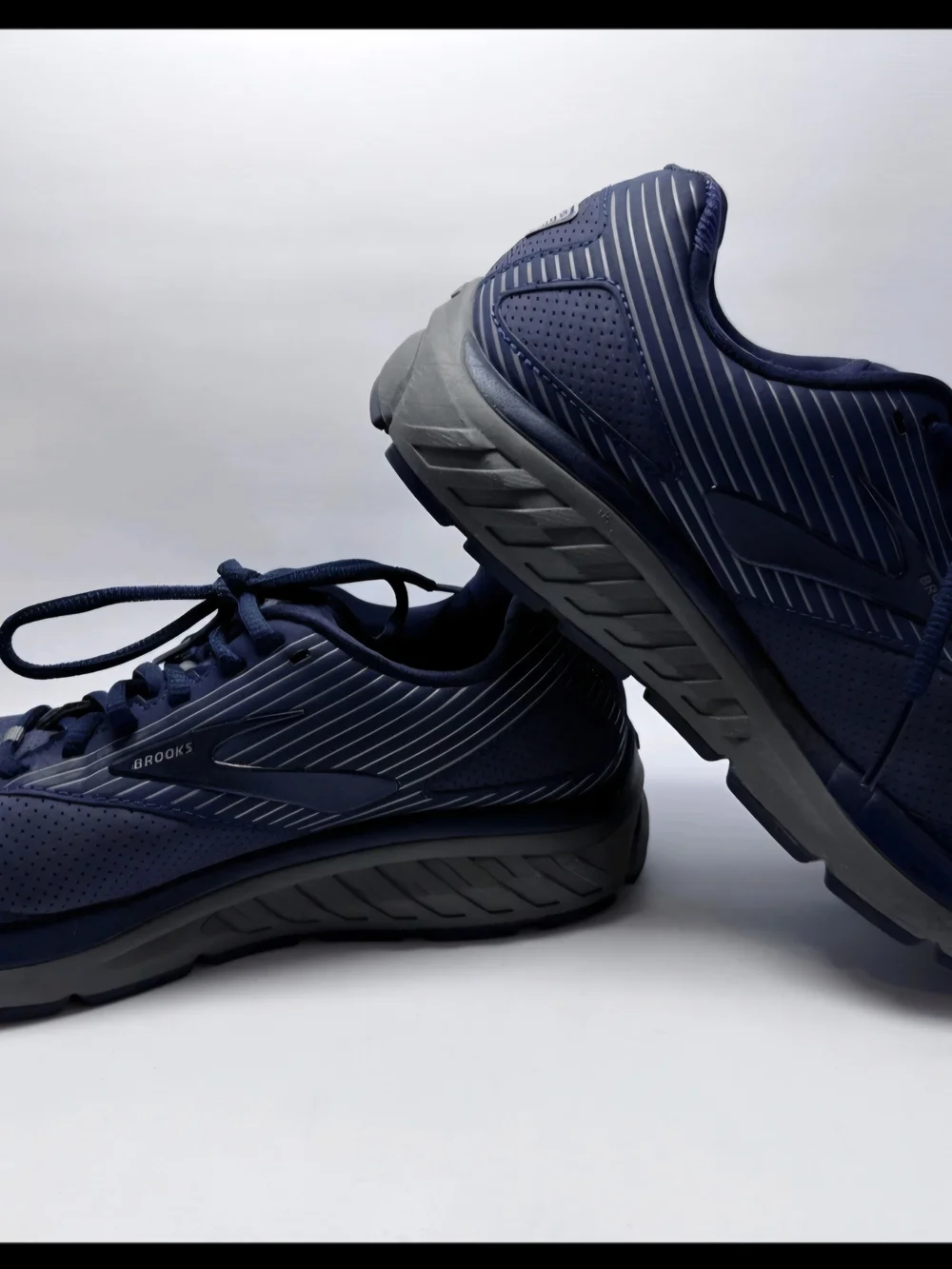 Brooks Addition Walker 2 Navy & Gray Running Shoes.  Women Size 7.5